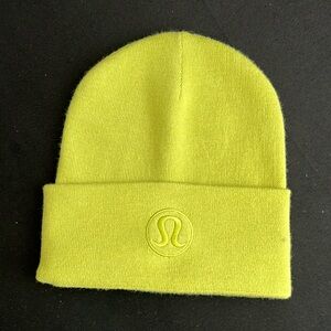 LuLuLemon warm revelation beanie Unisex lime green